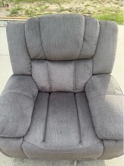 LIFT RECLINER BARELY USED