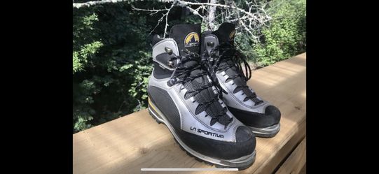 Mountain/Climbing/Hiking Boots