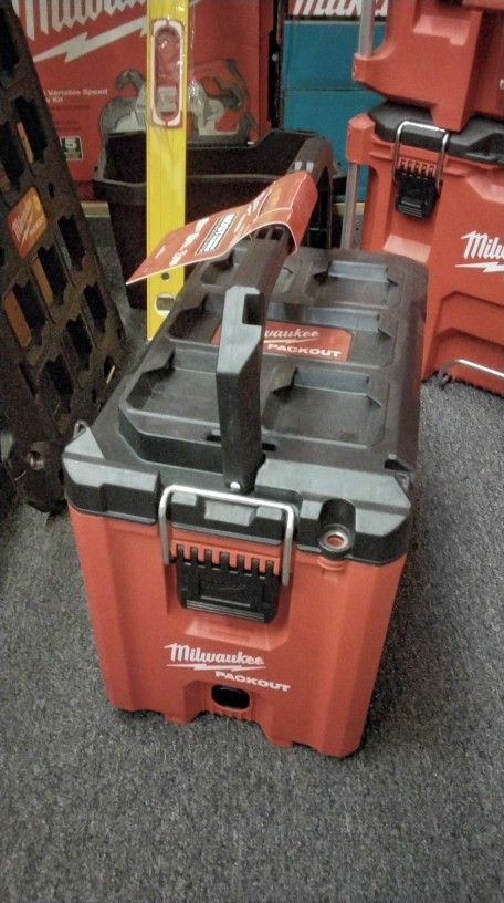 MILWAUKEE PACKOUT COMPACT TOOL BOX