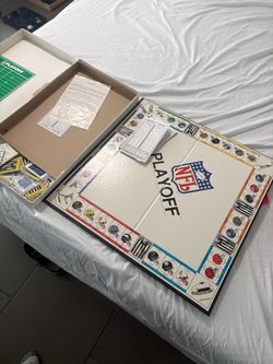 NFL Playoff Board Game incomplete $10
