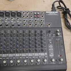 Mackie dj mixer board 1202-vizpro pre owned 884957-1