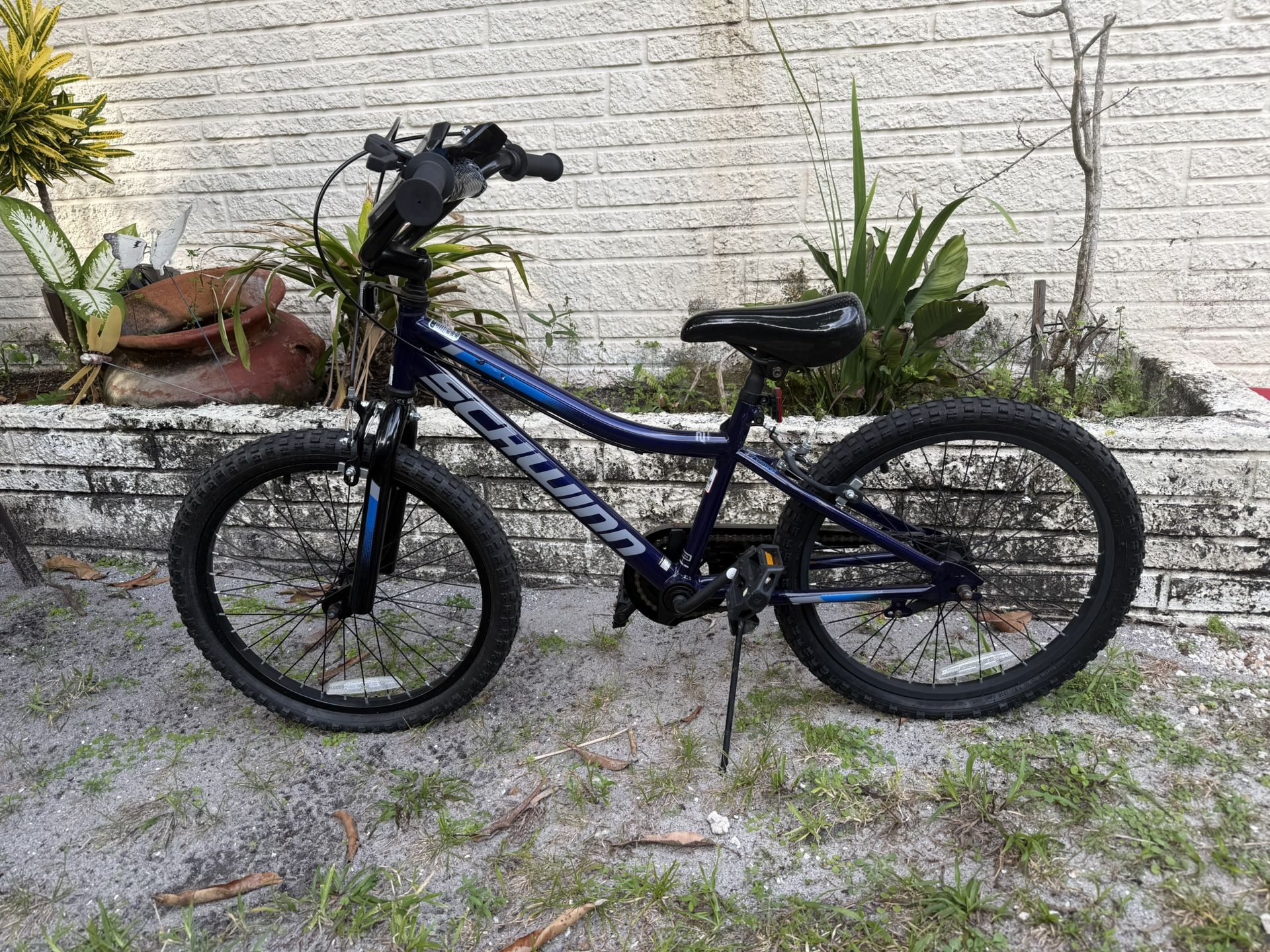 Kids bike , Blue , 20” Children Bicycle Schwinn Brand Like New