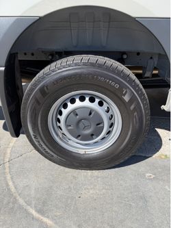 Mercedes Sprinter OEM Wheel Set rim & Kumho tires Wheels
