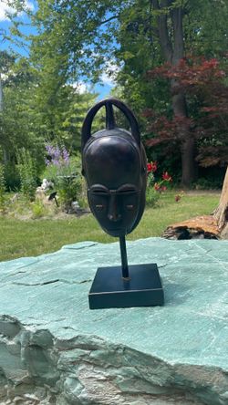 African style display mask sculpture