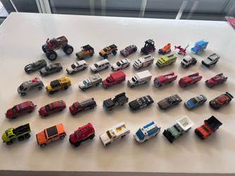 Lot Of 40 Hot Wheels Matchbox & Other Diecast Cars Trucks & Vehicles