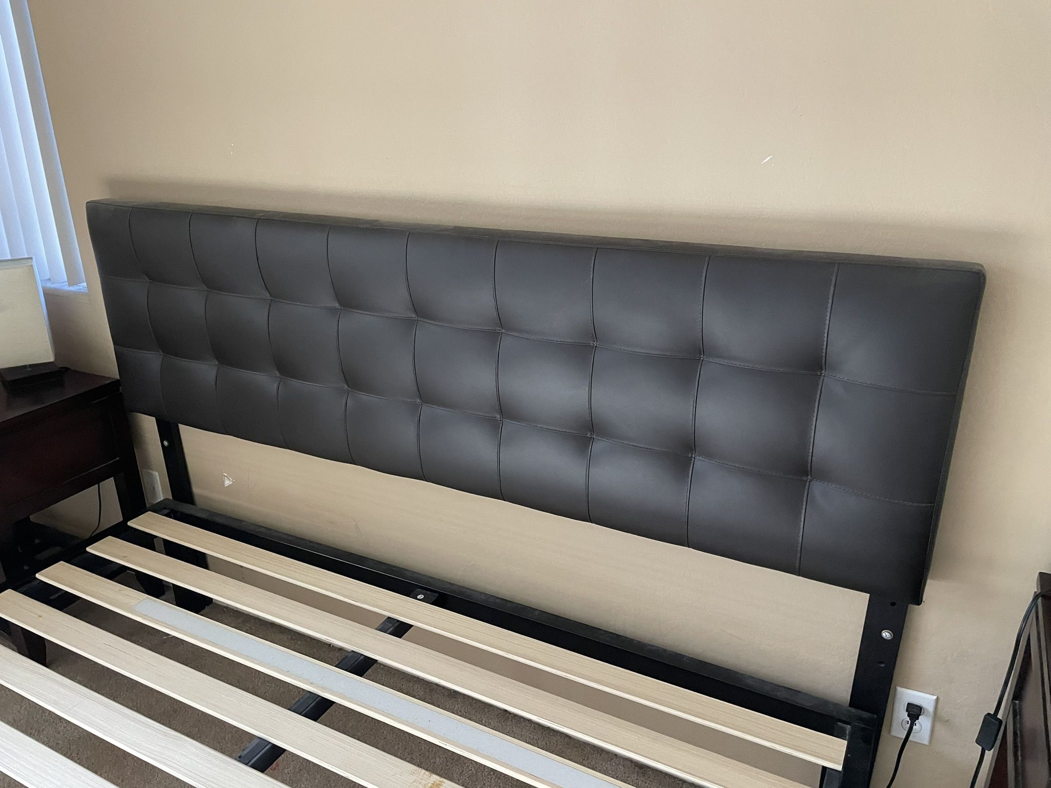 King Size Base And Head for Sale in Gilbert, AZ OfferUp