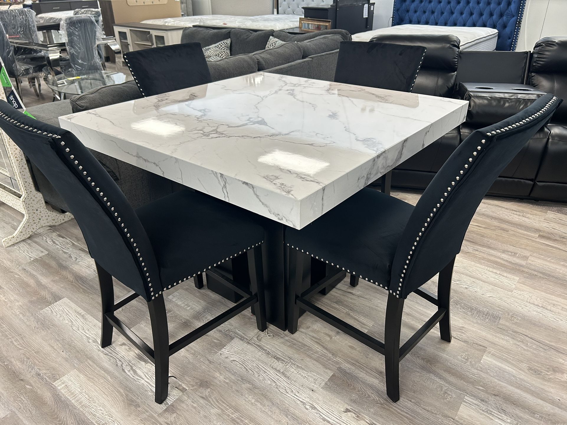 Countertop Table With Four Velvet Chairs