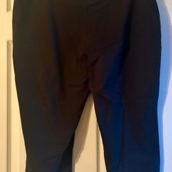 EUC Women’s XL Capri Pants With A Design On Bottom Leg. 