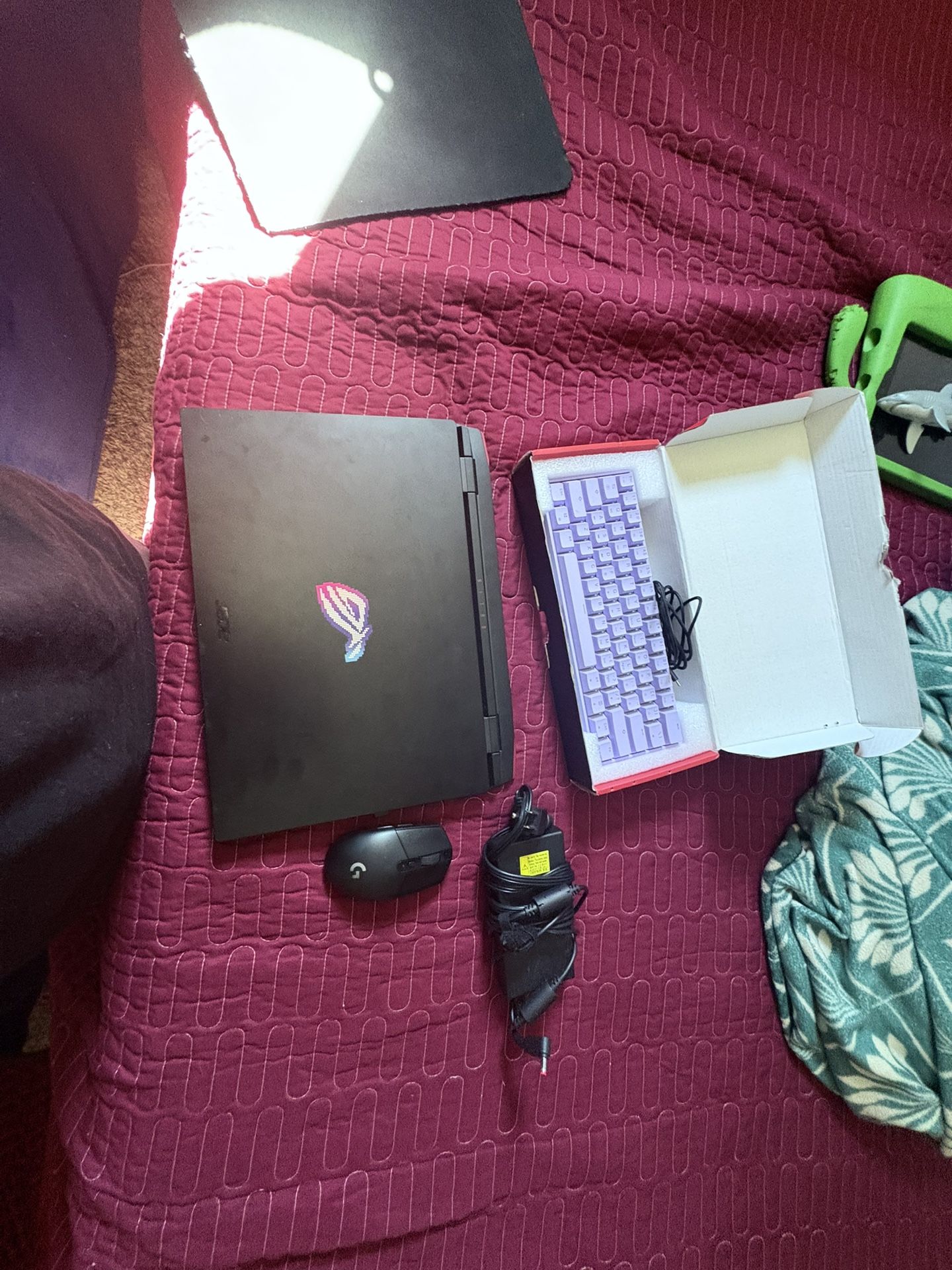 Laptop Nitro 5 Comes With Kbm And Chair