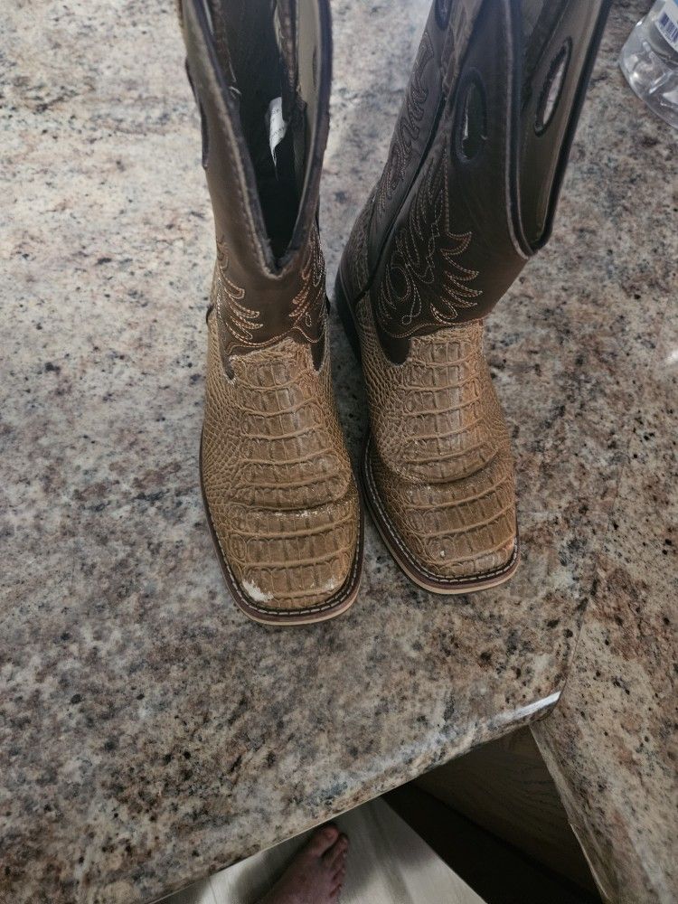 Girls Boots. Size 1