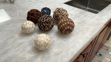 Wooden Balls To Put In Vase