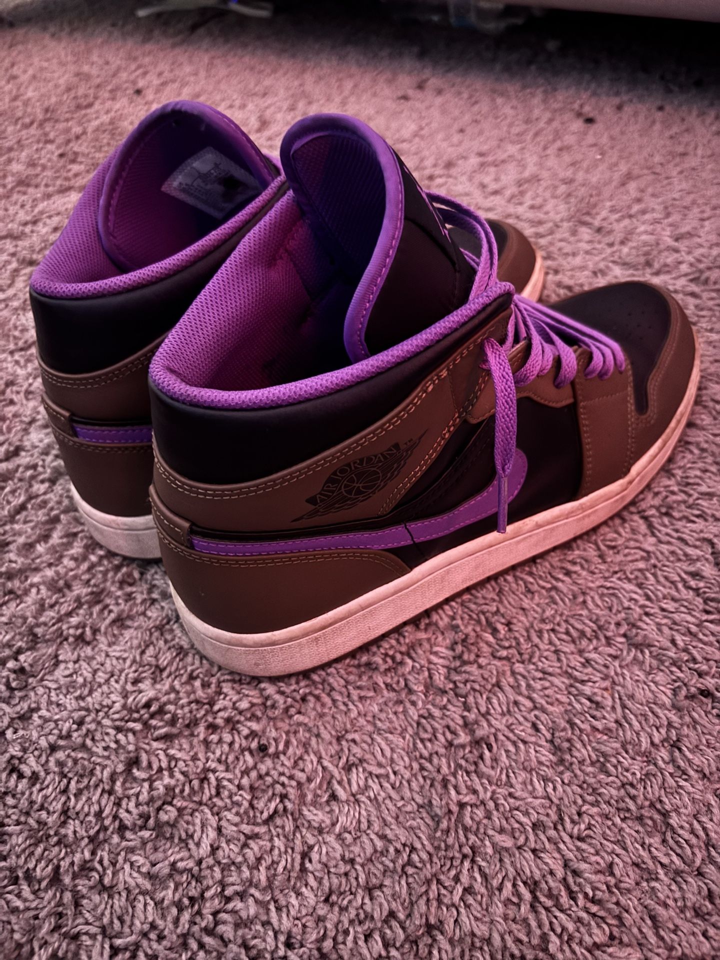 Jordan 1 Mid Palomino
