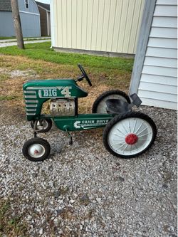 Vintage pedal tractor
