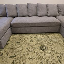 Comfortable Sectional [Sofa] In Excellant Condition 