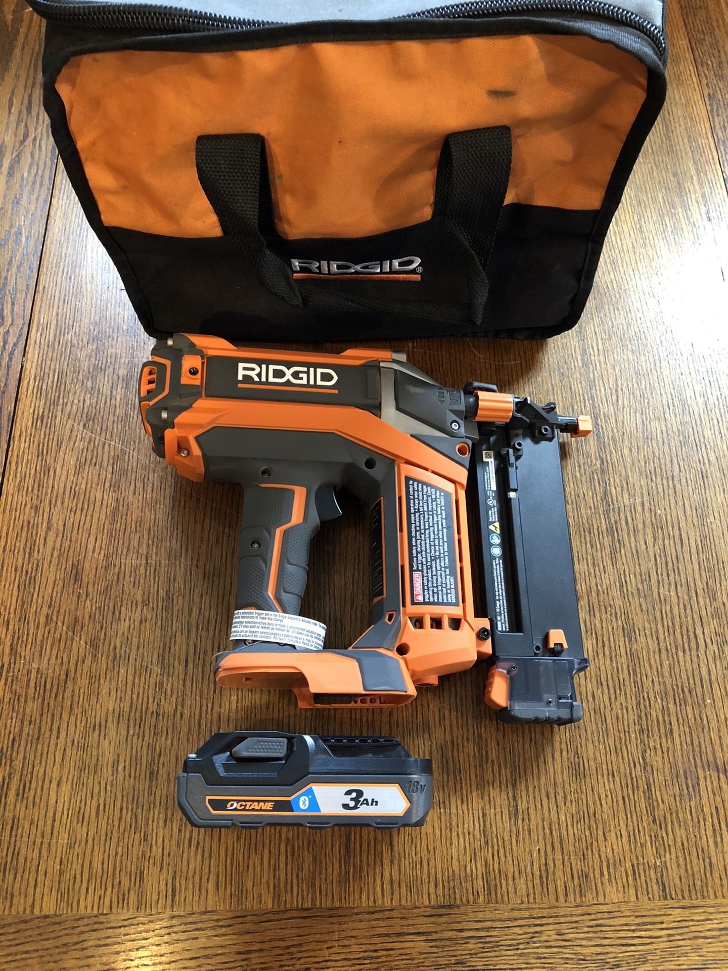 RIDGID R09890 18V Brushless 18 Gauge 21/8" Brad Nailer With 3AH