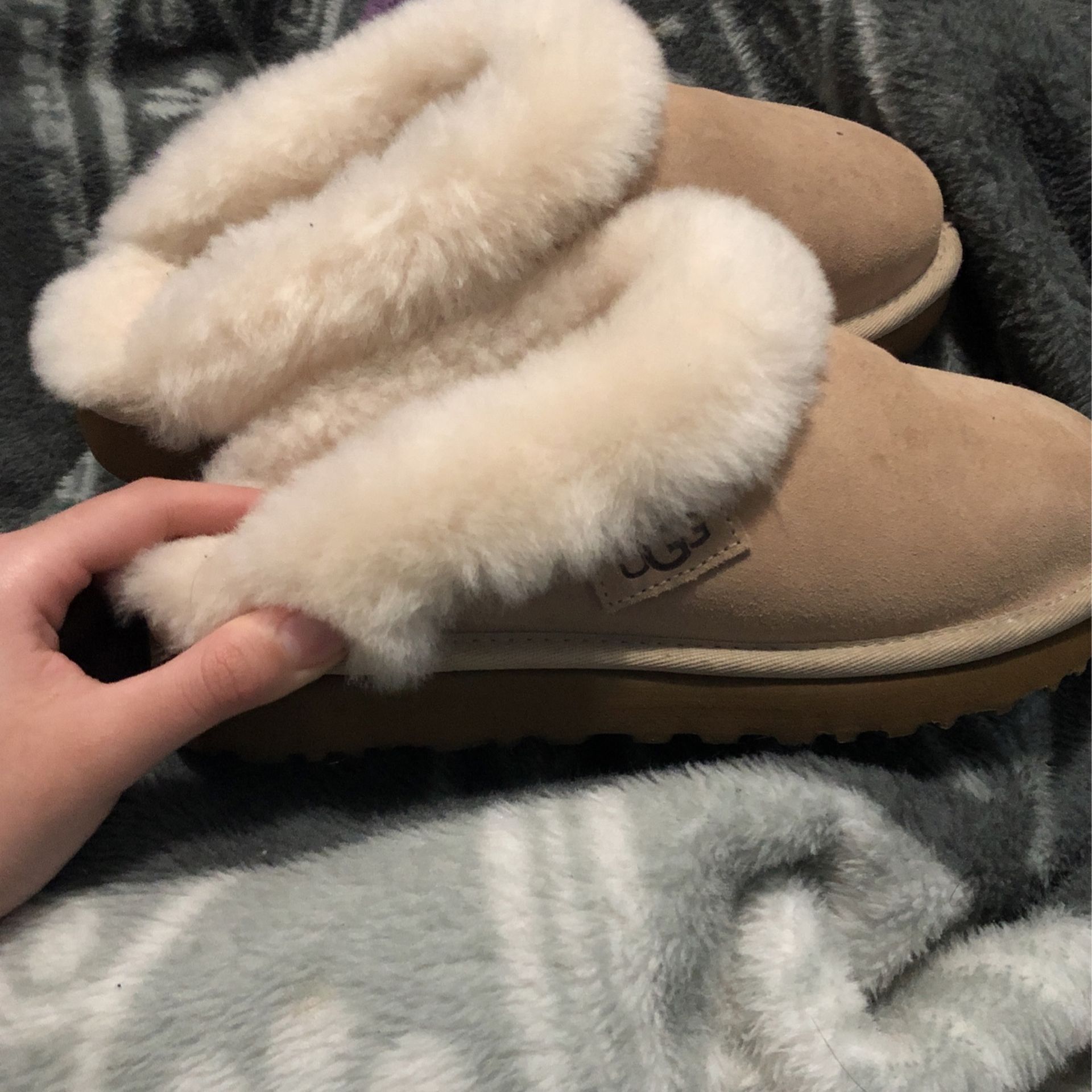 Ugg Slippers (Womens size 7)