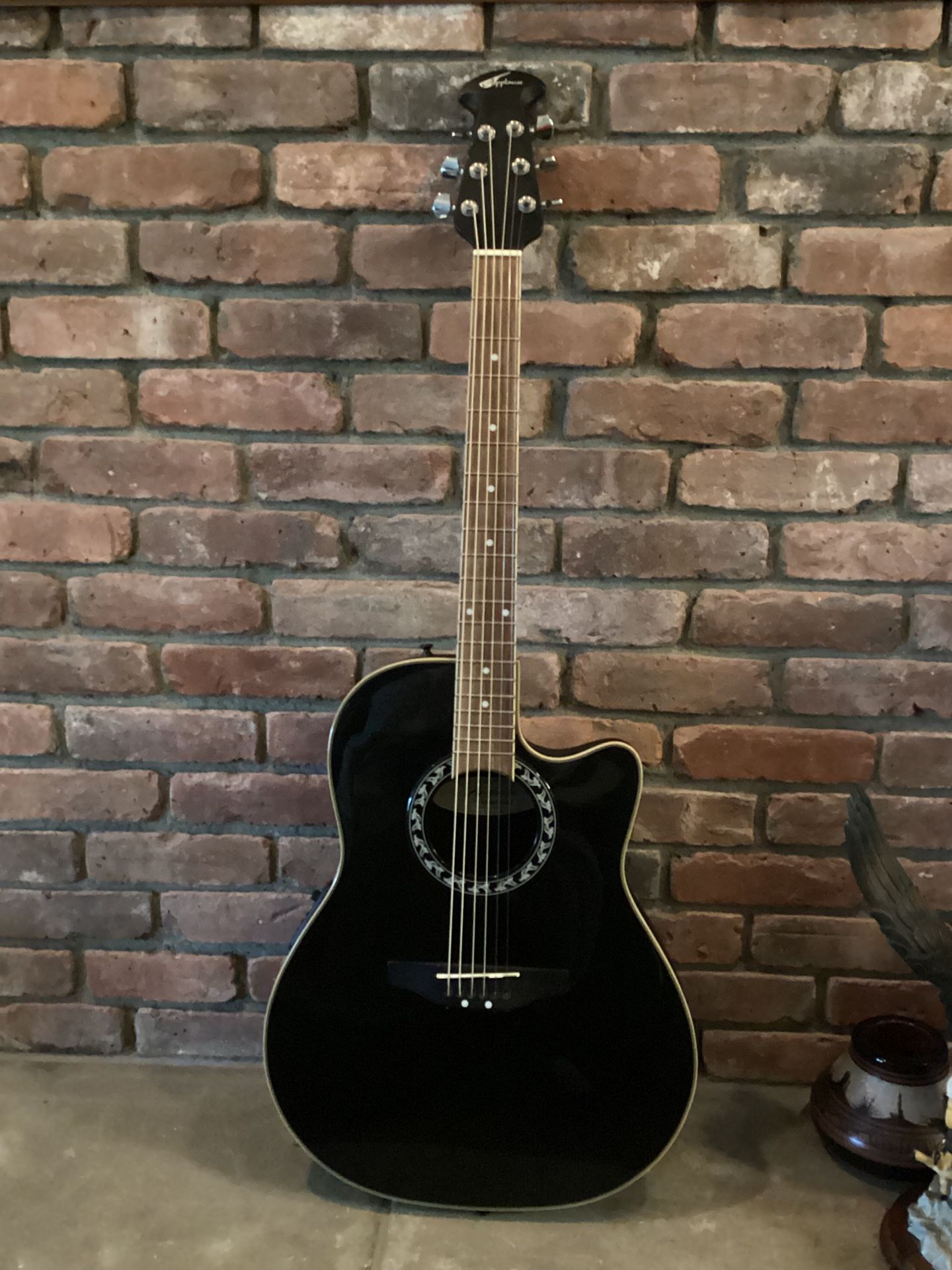 Applause By Ovation AE–128 Super Shallow Acoustic Electric Guitar (Made In China)(W/ Hardshell Case)(Very Good Condition)