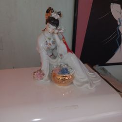 Chinessee Women Porcelan