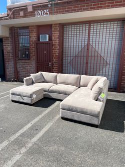 Thomasville Walsen Sectional with Storage Ottoman COSTCO
