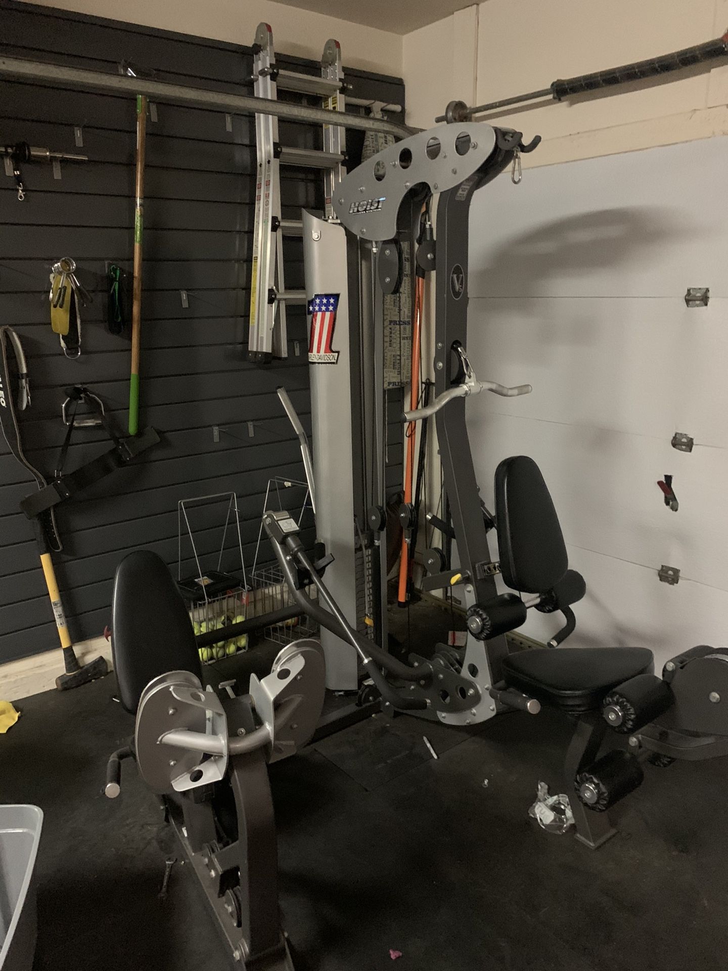 Hoist V5 home gym with leg press attachment for Sale in Chandler, AZ