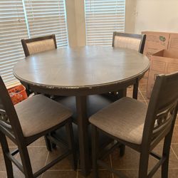 Round Table With 4 Chairs