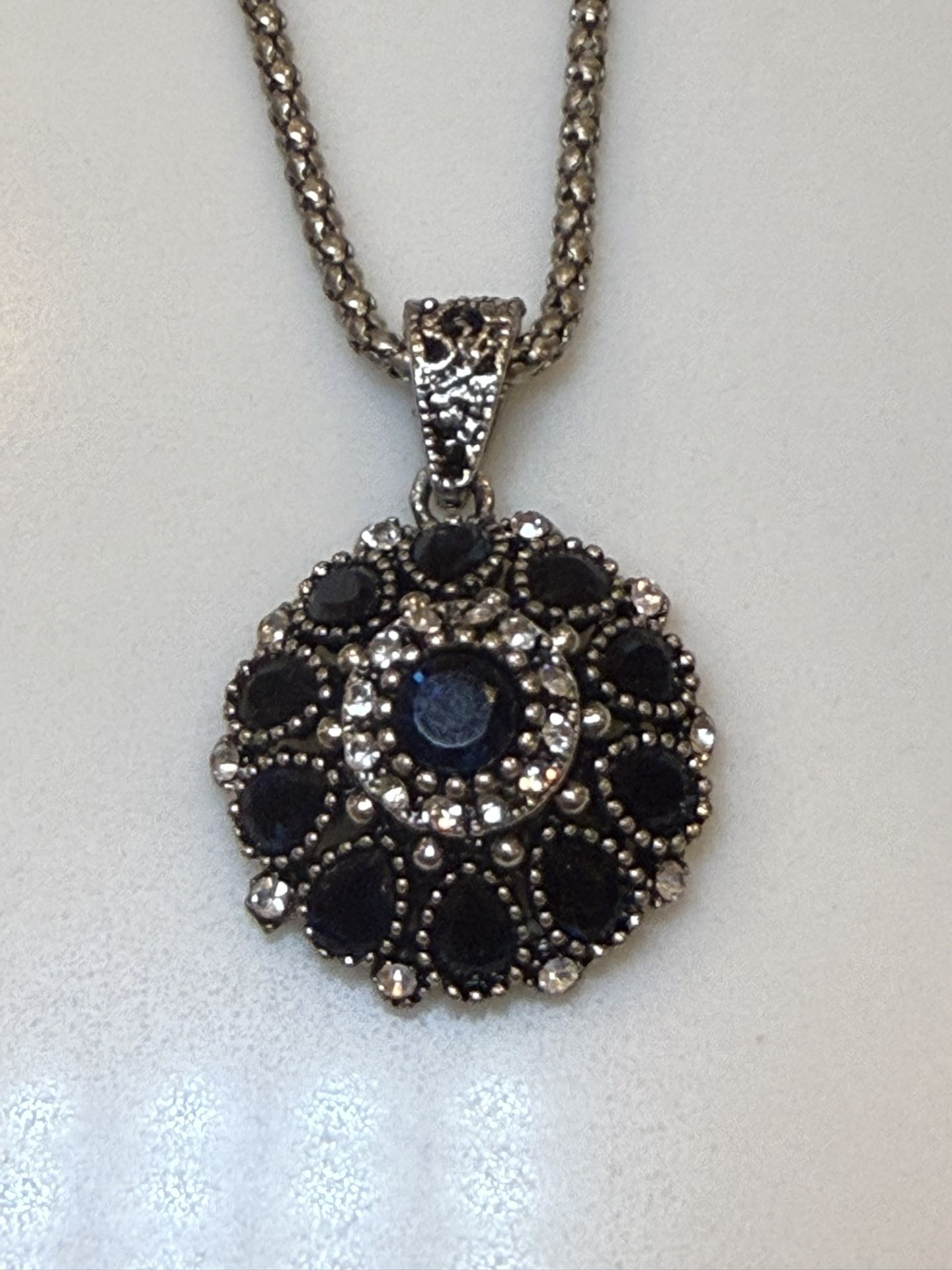 Natural blue crystal round pendant necklace