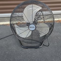 Utilitech 18-in High Velocity Indoor Oscillating Floor Fan, in Black