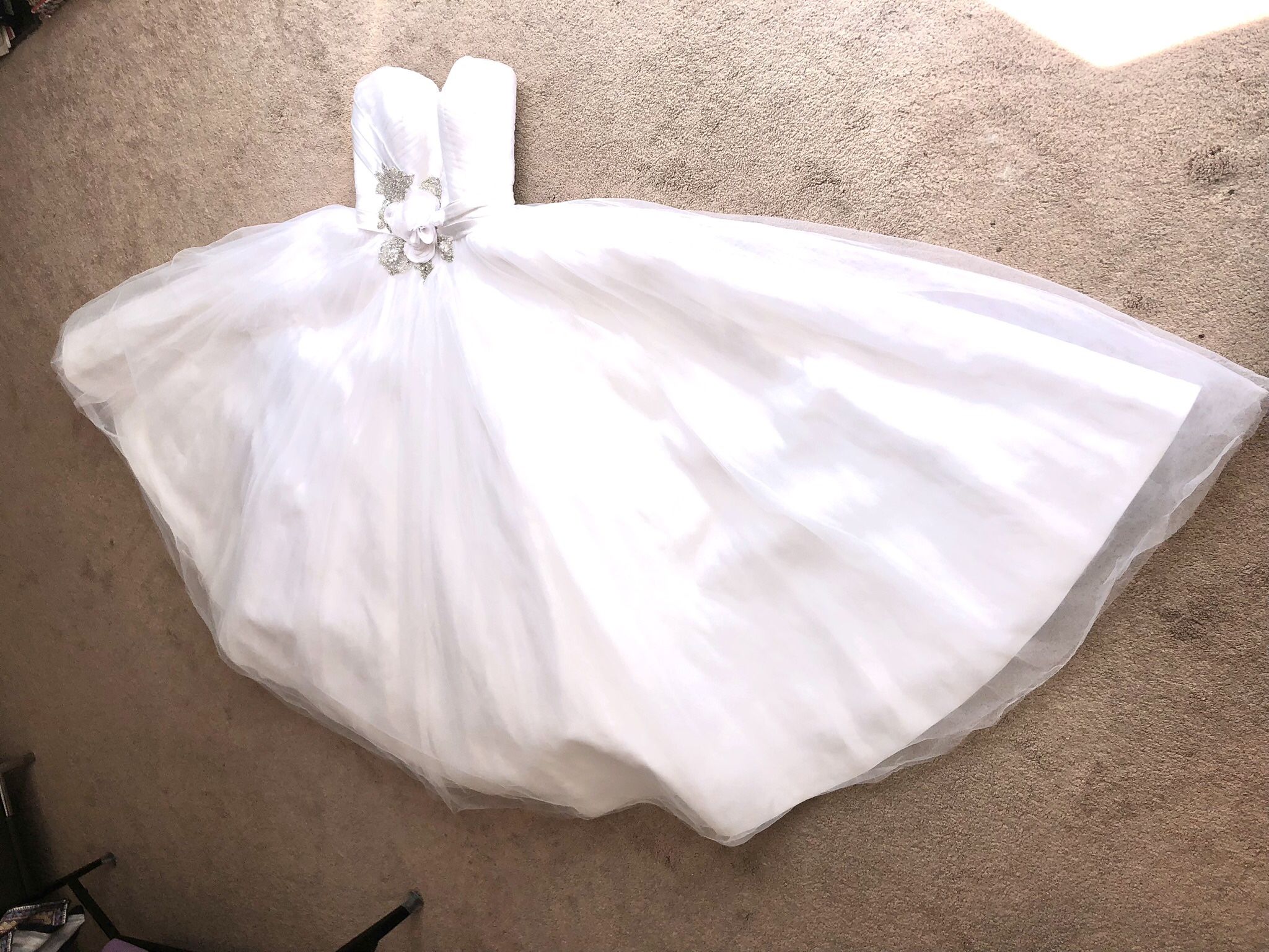 gorgeous white silver cinderella dress or formal or quinceanera or wedding fancy beautiful size 8 made by Oleg Cassini designer to Jacqueline Kennedy 