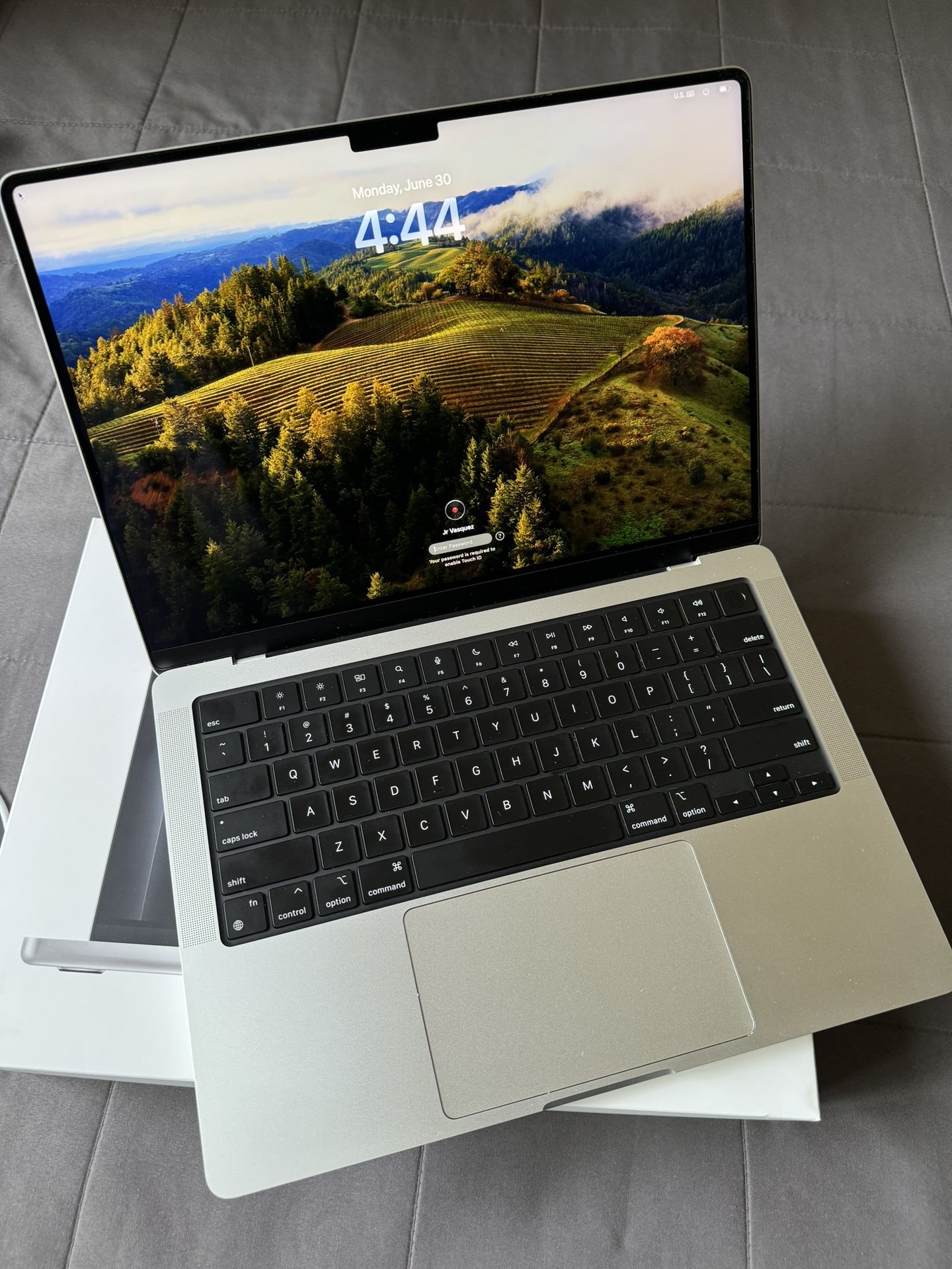 Apple - MacBook Pro 14" Laptop - M3 chip