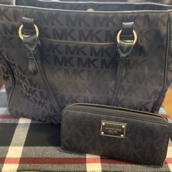 Black Michael Kors Purse With Matching Wallet 