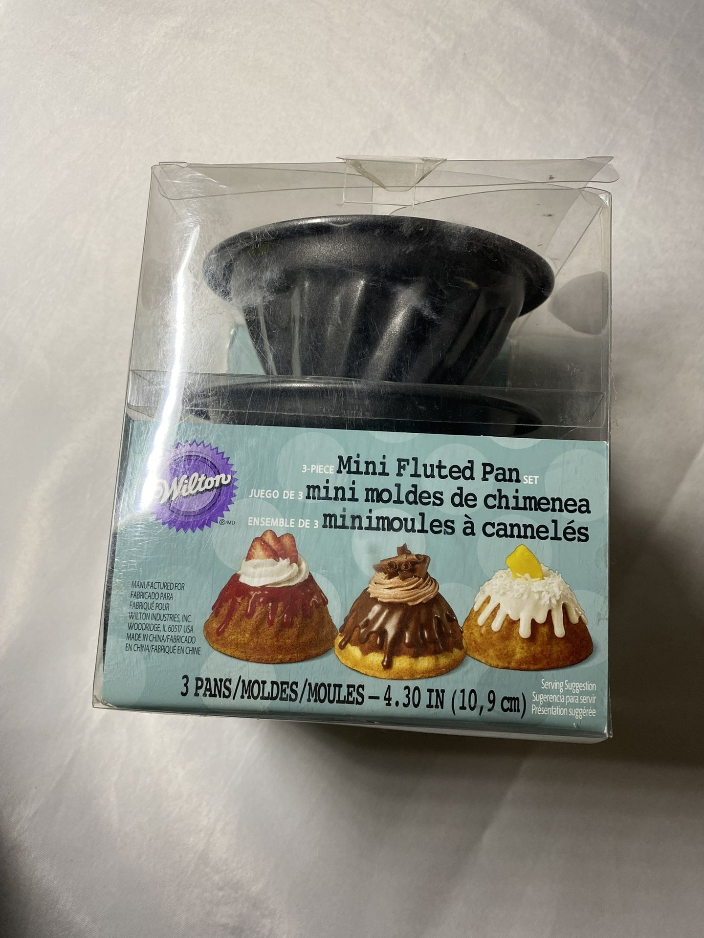 Wilton Non-Stick Aluminum Mini Fluted Bundt Cake Pans set Of Three Pans.