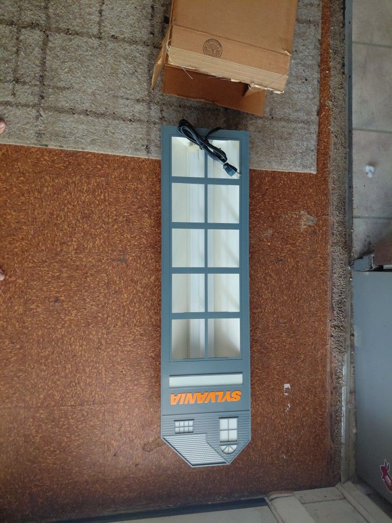 Floresent Light Fixtures