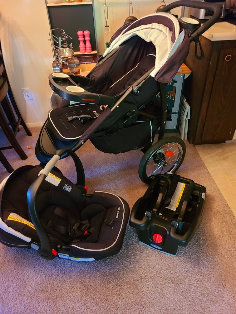 Graco FastAction Jogger Travel System Stroller & Carseat