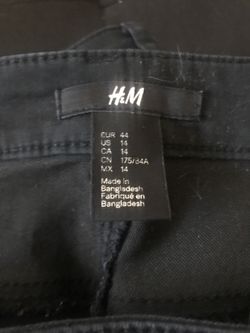 Women’s H&M’ black pants size 14 runs like a 12
