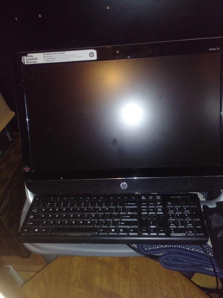 Hp computer with mouse stand keyboard and the computer in very good condition