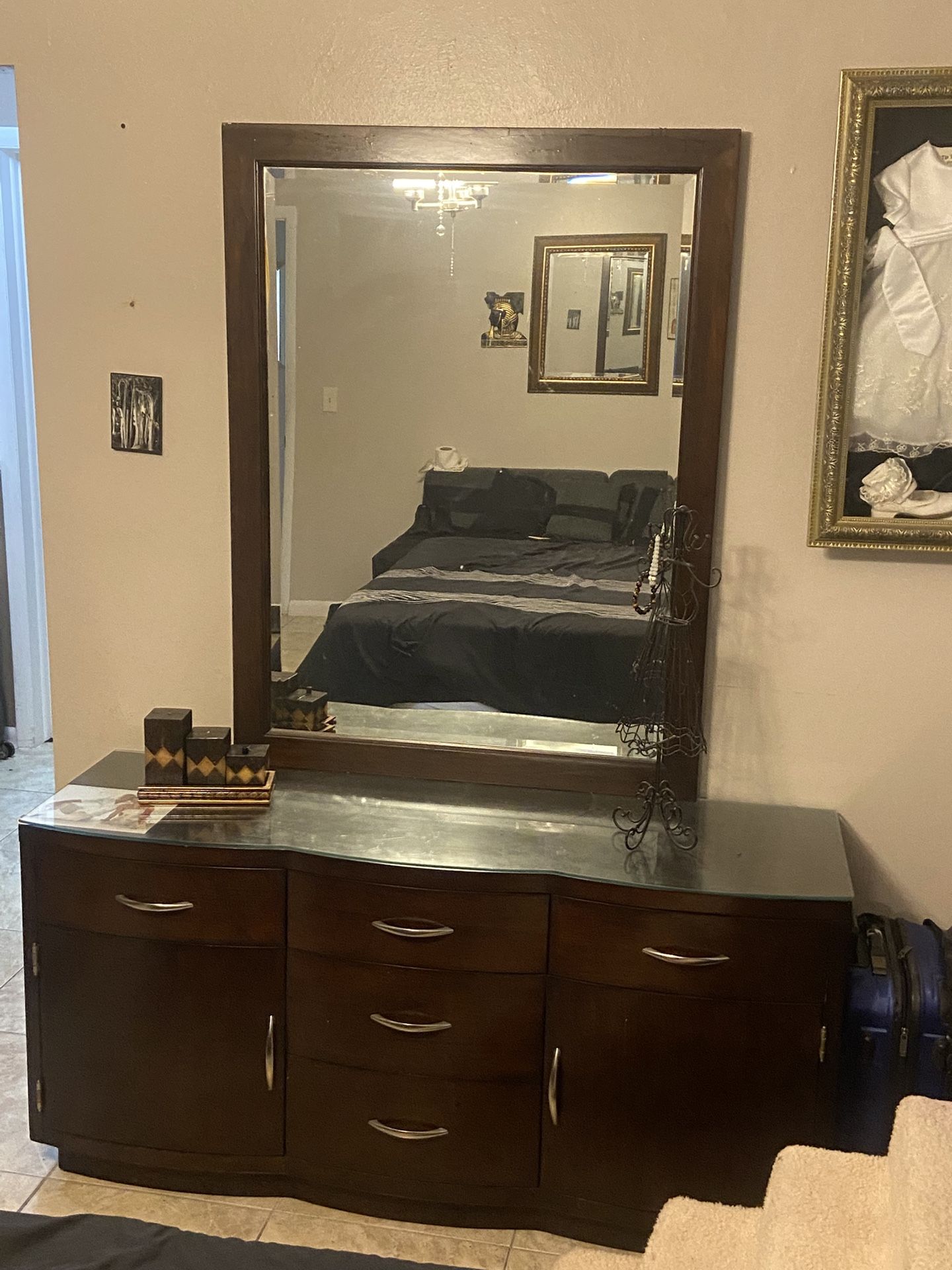 Vanity,Dresserwith mirror, solid wood, with glass on it to protect top, dark brown,great condition, perfect size, this is quality not junk! Meas: Van