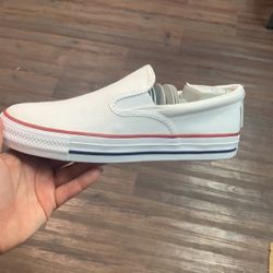 Converse Slip On Men Sizes $45.00 Sizes 7,7.5,9. 