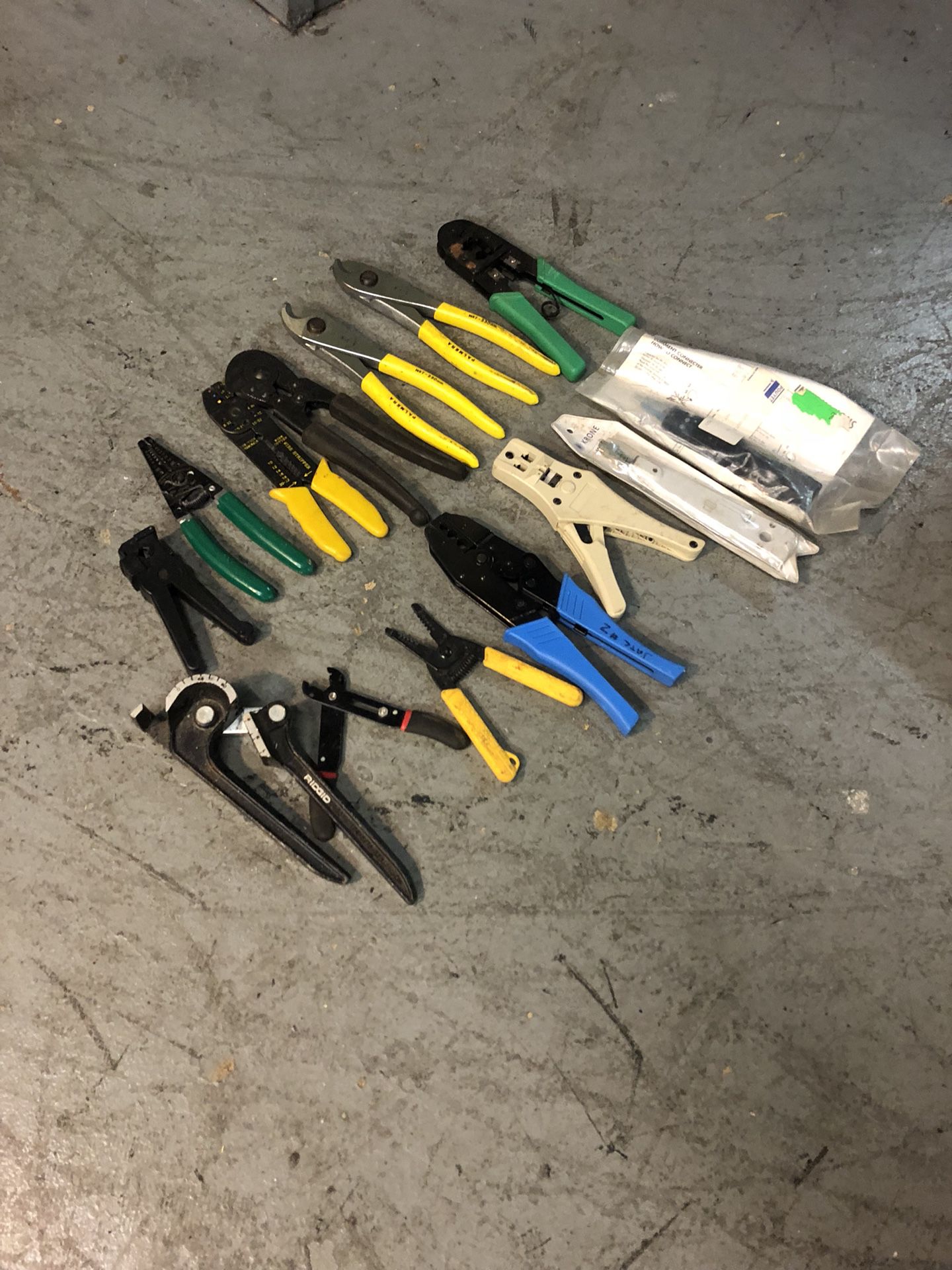 Assorted electrical tools