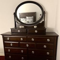 9 Drawer Dresser With Vanity Mirror 