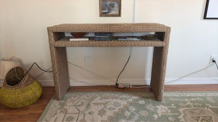 Console/Entry Table