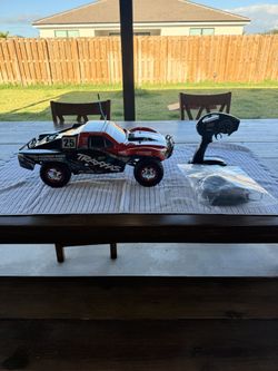 Traxxas Slash 2wd with remote and charger