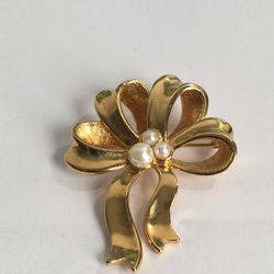 BEAUTIFUL BROOCH