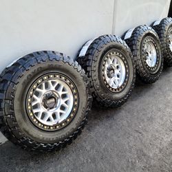 17" Kmc GRS KM549 w/ 33" Toyo Open Country MT Tires 