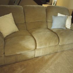 Free Comfy Recliner Couch 