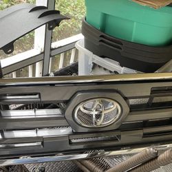  Toyota Tacoma limited Grill