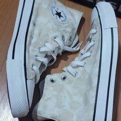 Converse, Size 7W/5M