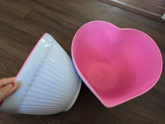 Set of 2 Pink Heart-Shaped Nesting Mixing Bowls / Baking Bowls
