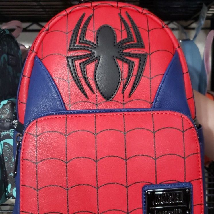 ?☃️Spiderman Loungefly BackPack 120$??