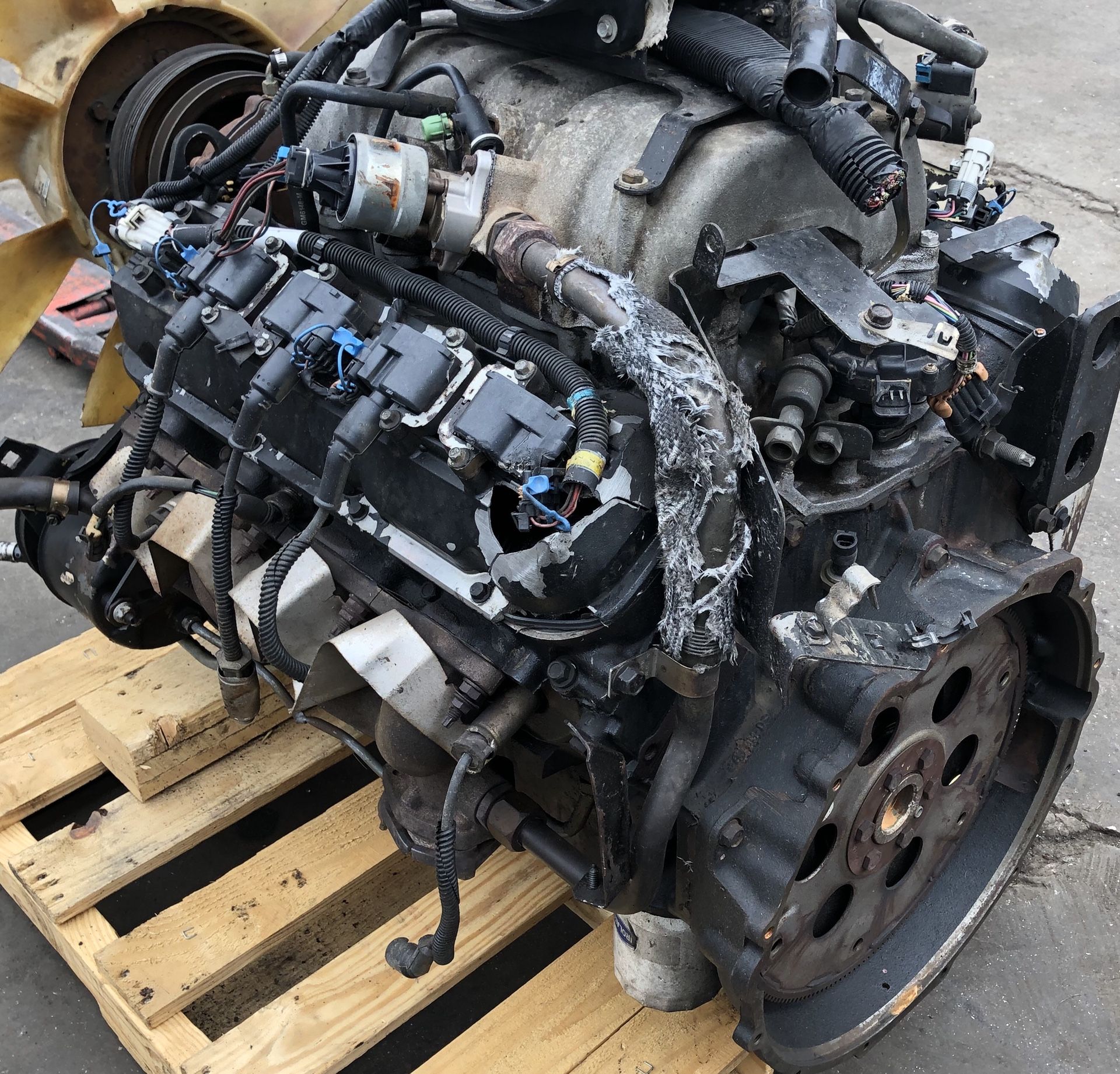 4 bolt main 454 engine 7.4 BBC Large oval port heads