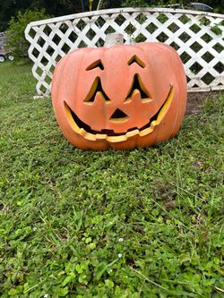LARGE HALLOWEEN PUMPKIN